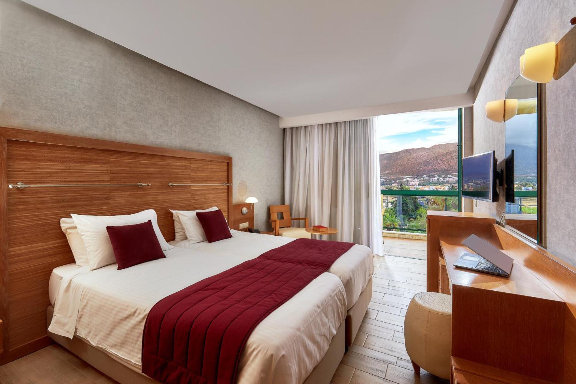 Sirens Beach & Village Малиа Екстериор снимка