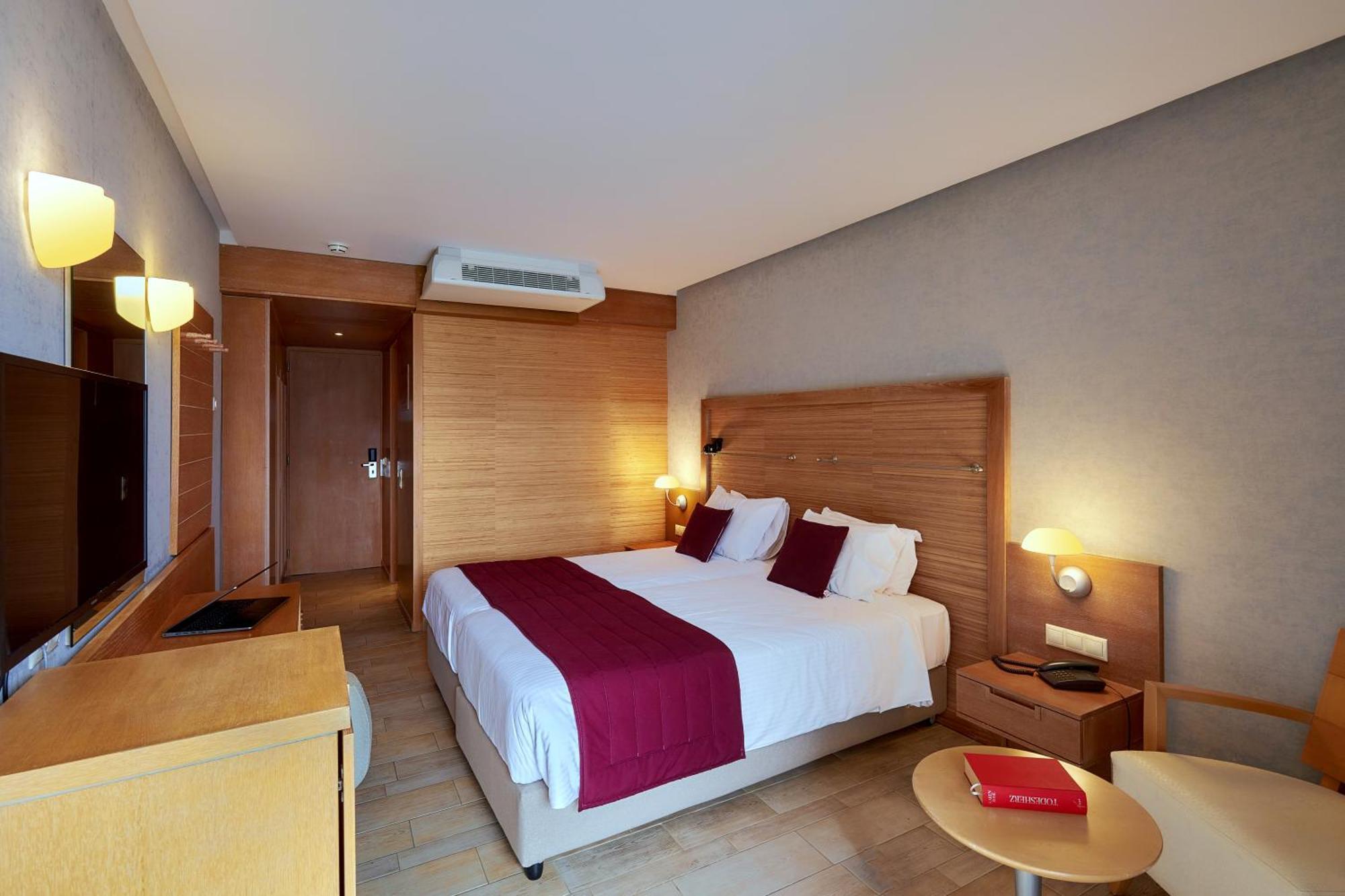 Sirens Beach & Village Малиа Екстериор снимка
