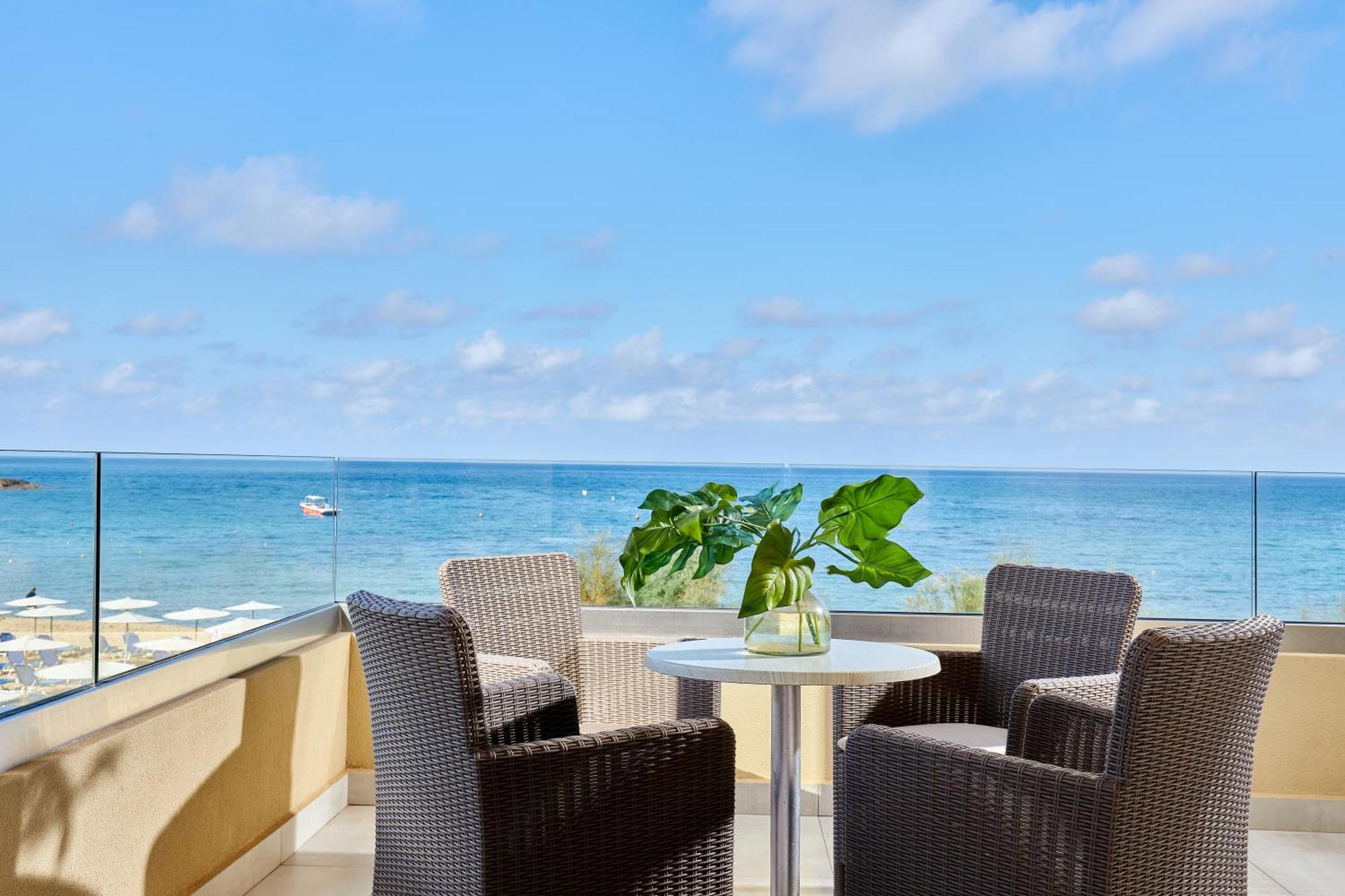 Sirens Beach & Village Малиа Екстериор снимка