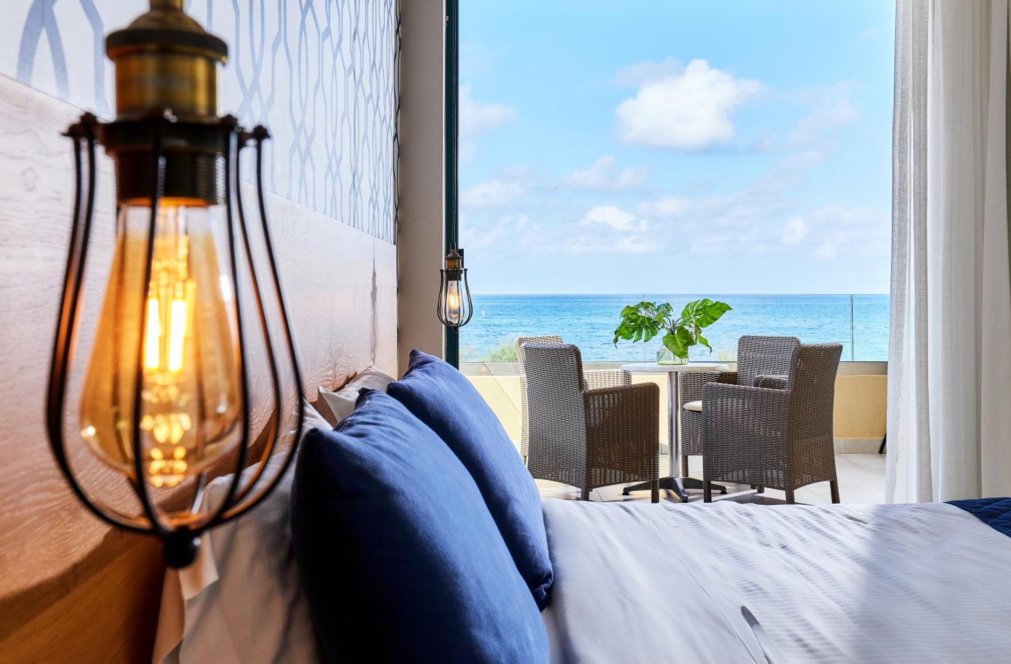 Sirens Beach & Village Малиа Екстериор снимка