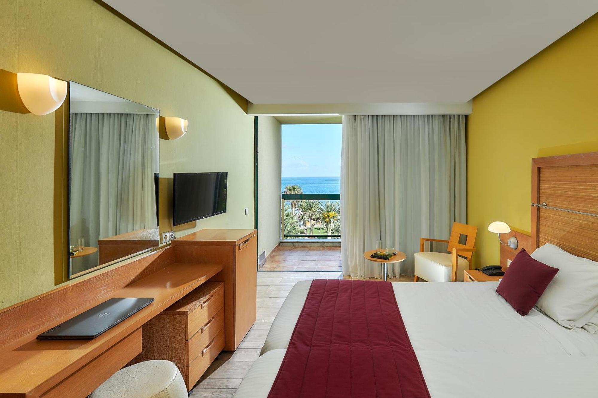 Sirens Beach & Village Малиа Екстериор снимка