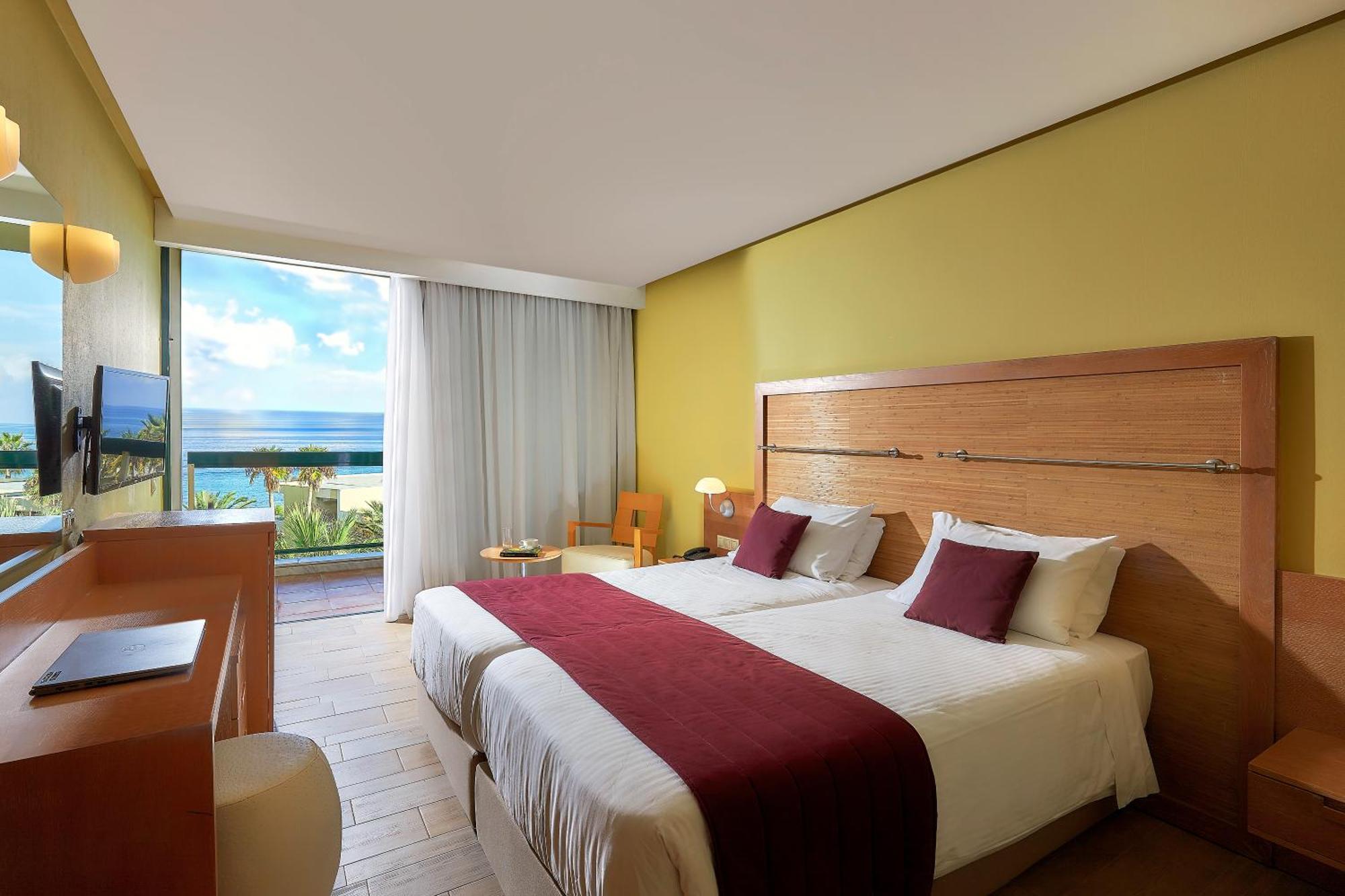 Sirens Beach & Village Малиа Екстериор снимка
