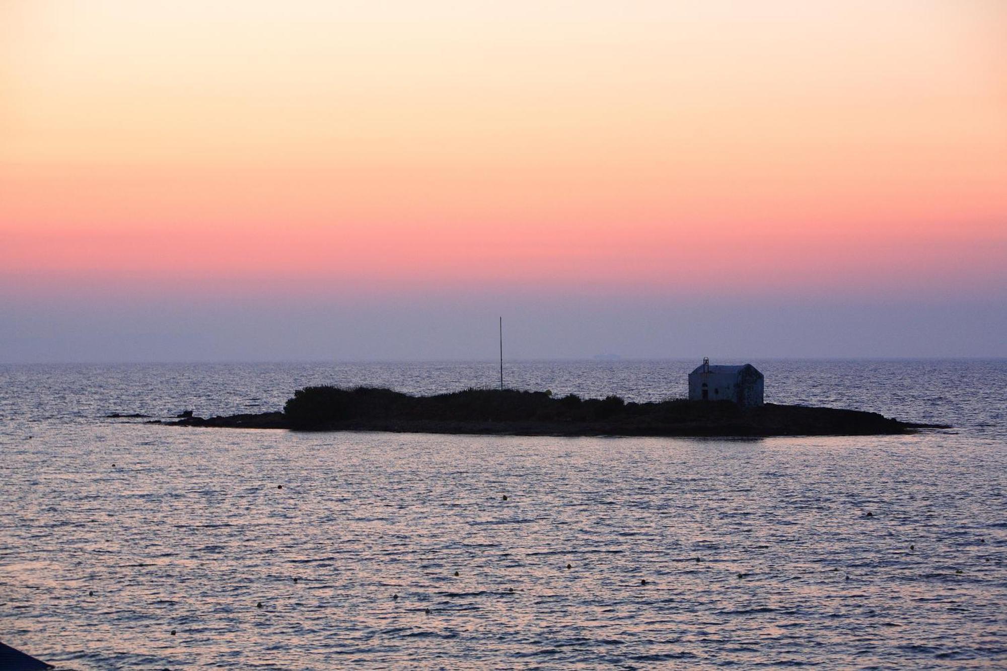 Sirens Beach & Village Малиа Екстериор снимка