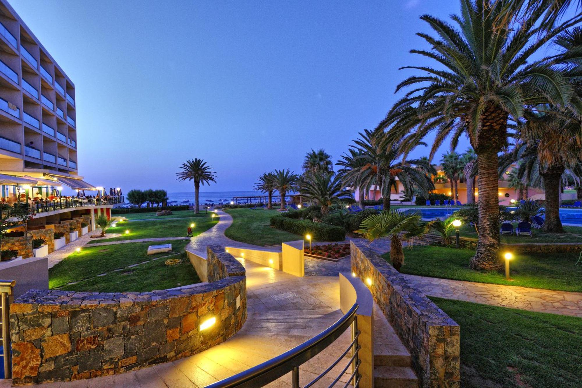 Sirens Beach & Village Малиа Екстериор снимка