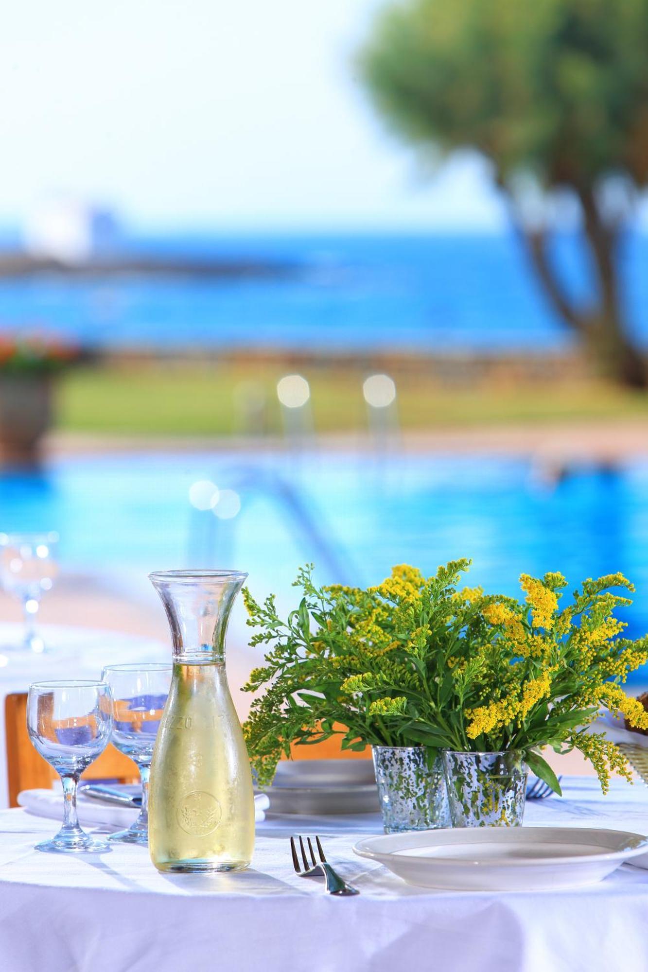 Sirens Beach & Village Малиа Екстериор снимка
