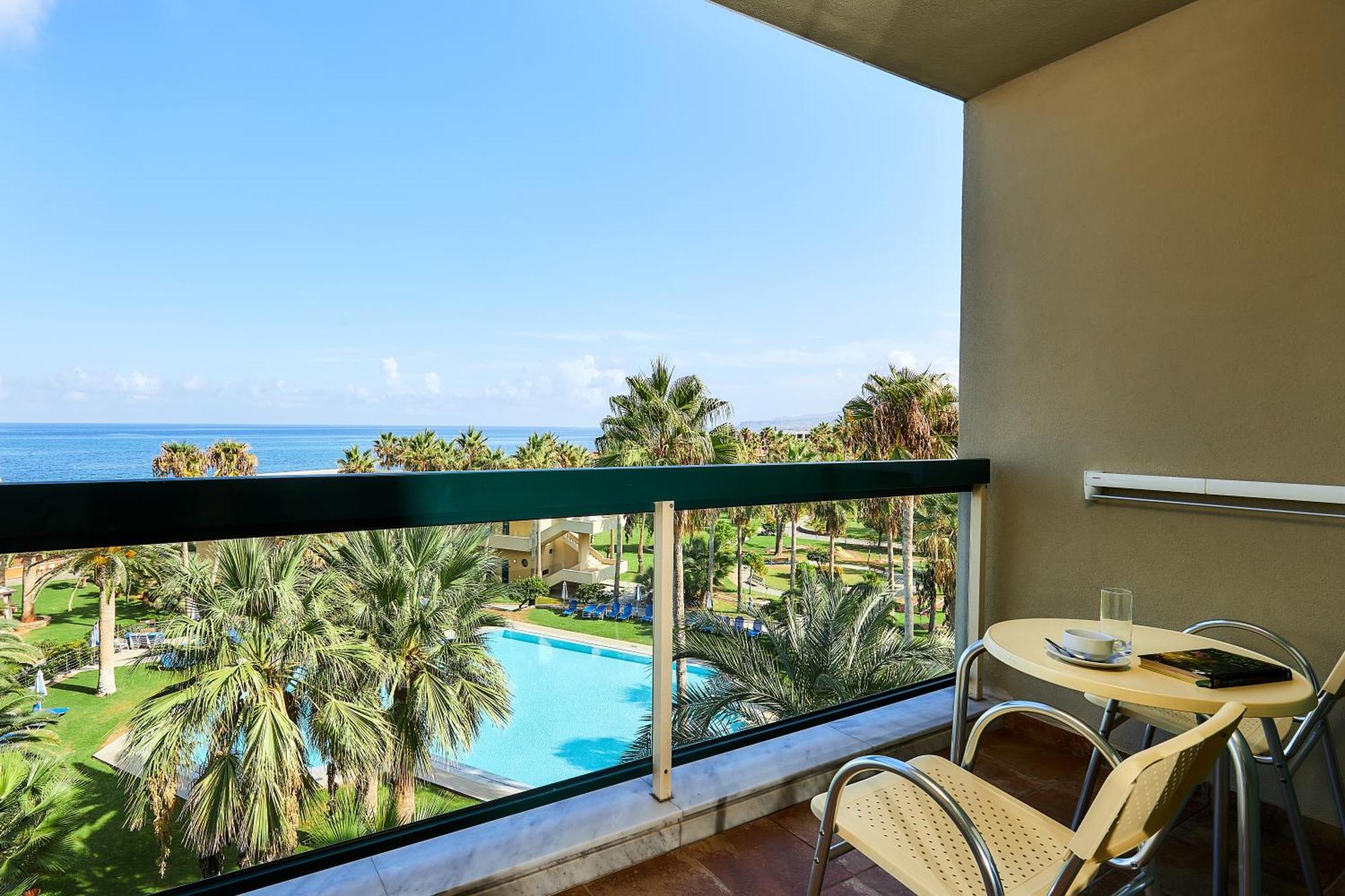 Sirens Beach & Village Малиа Екстериор снимка