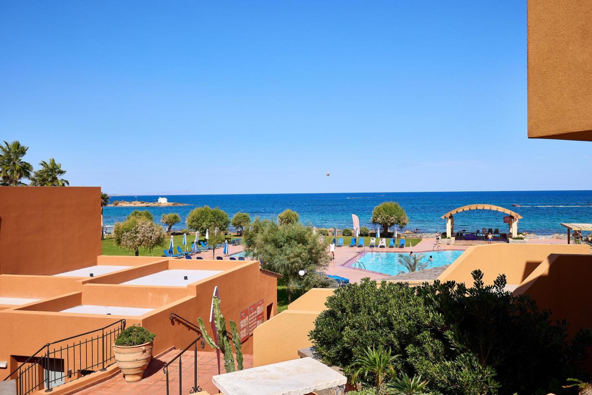 Sirens Beach & Village Малиа Екстериор снимка