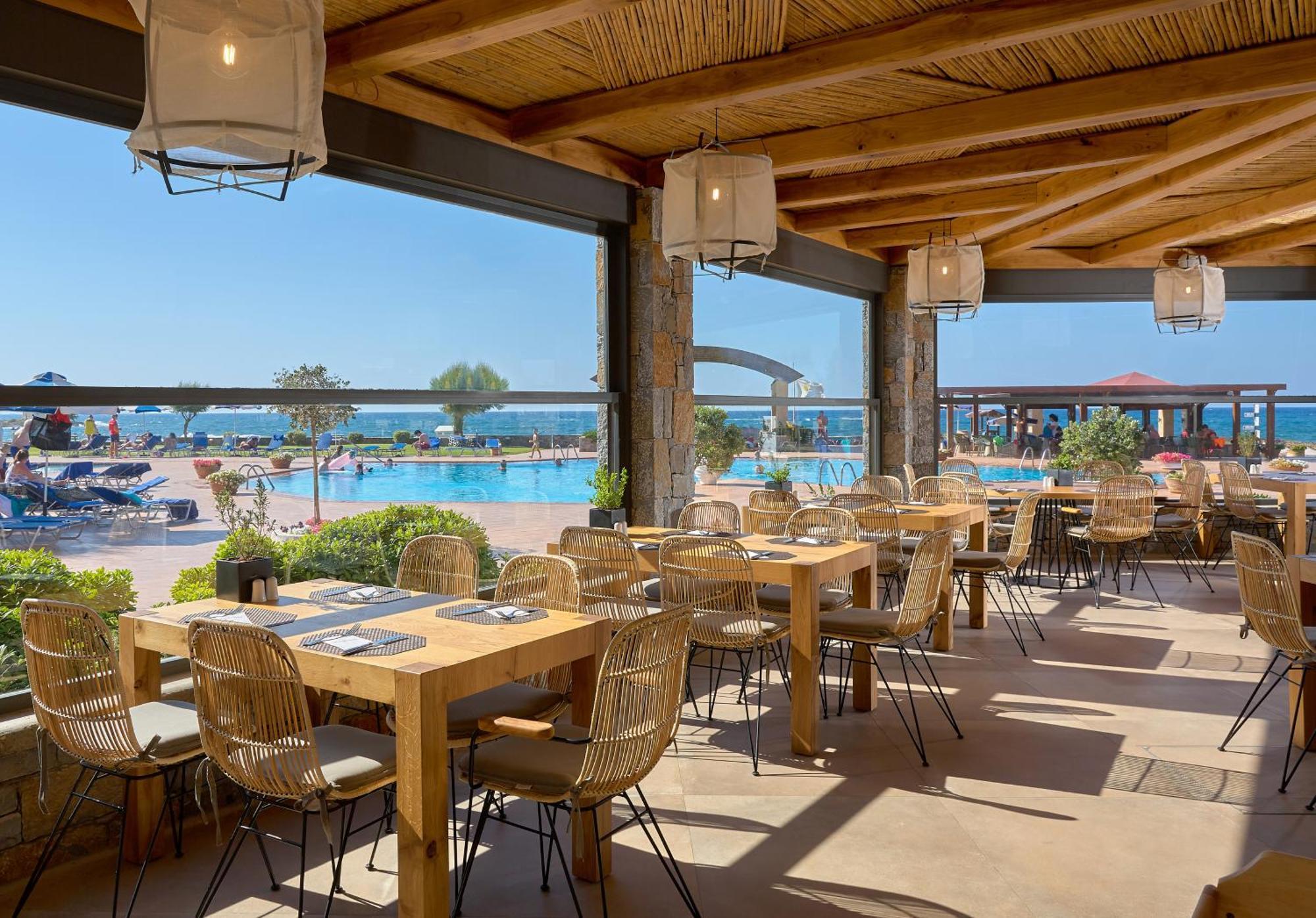 Sirens Beach & Village Малиа Екстериор снимка