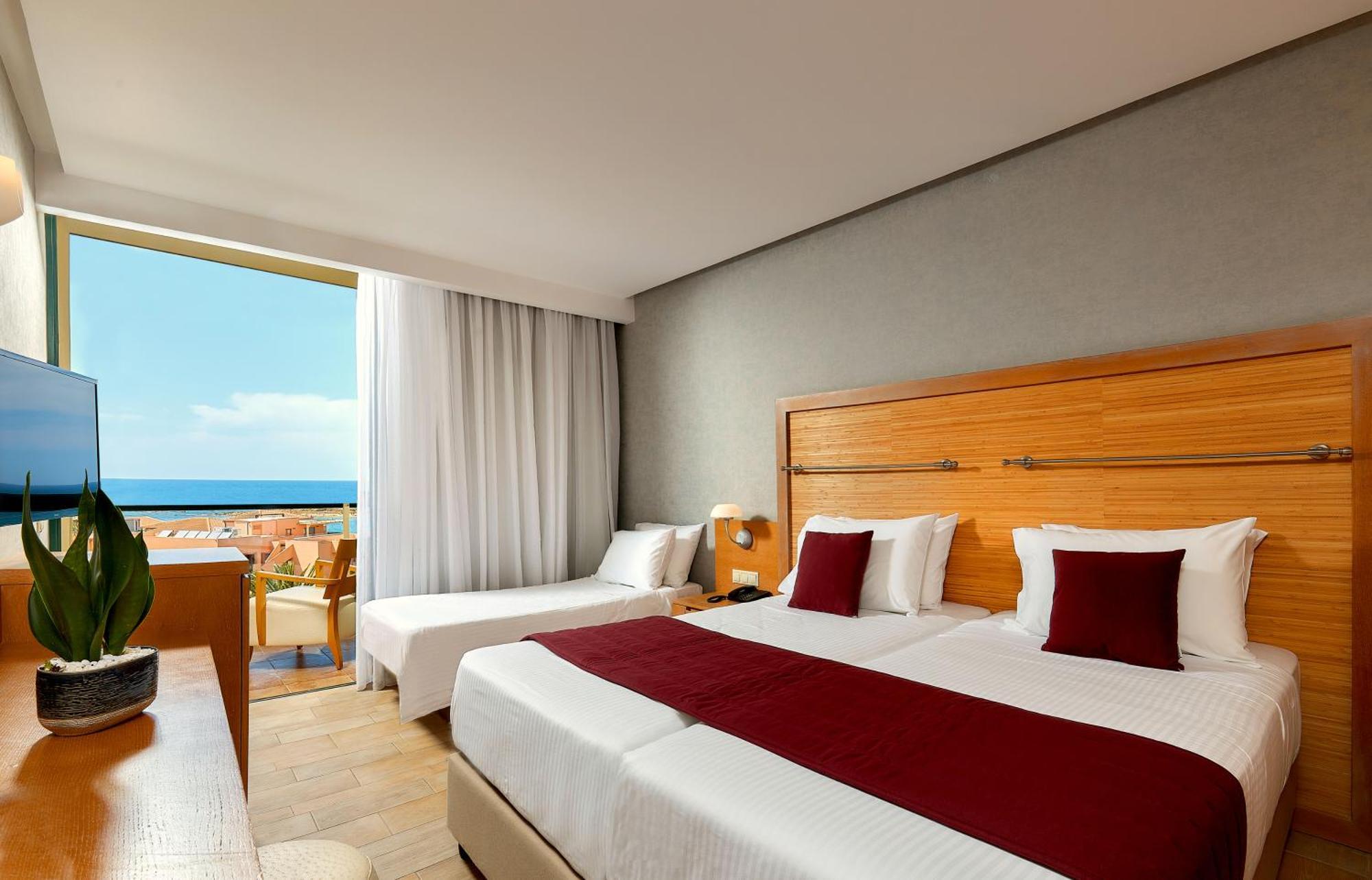 Sirens Beach & Village Малиа Екстериор снимка