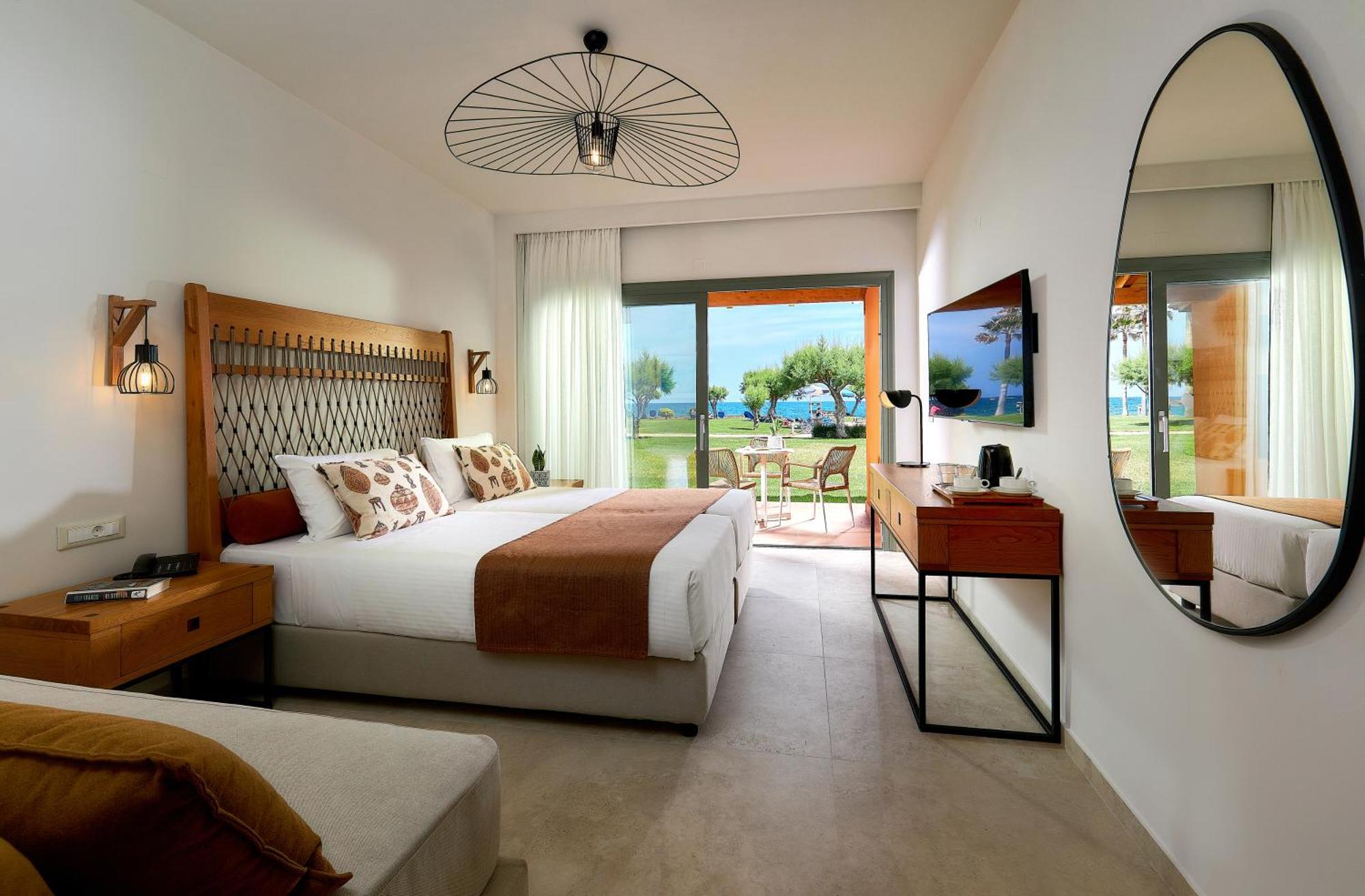 Sirens Beach & Village Малиа Екстериор снимка