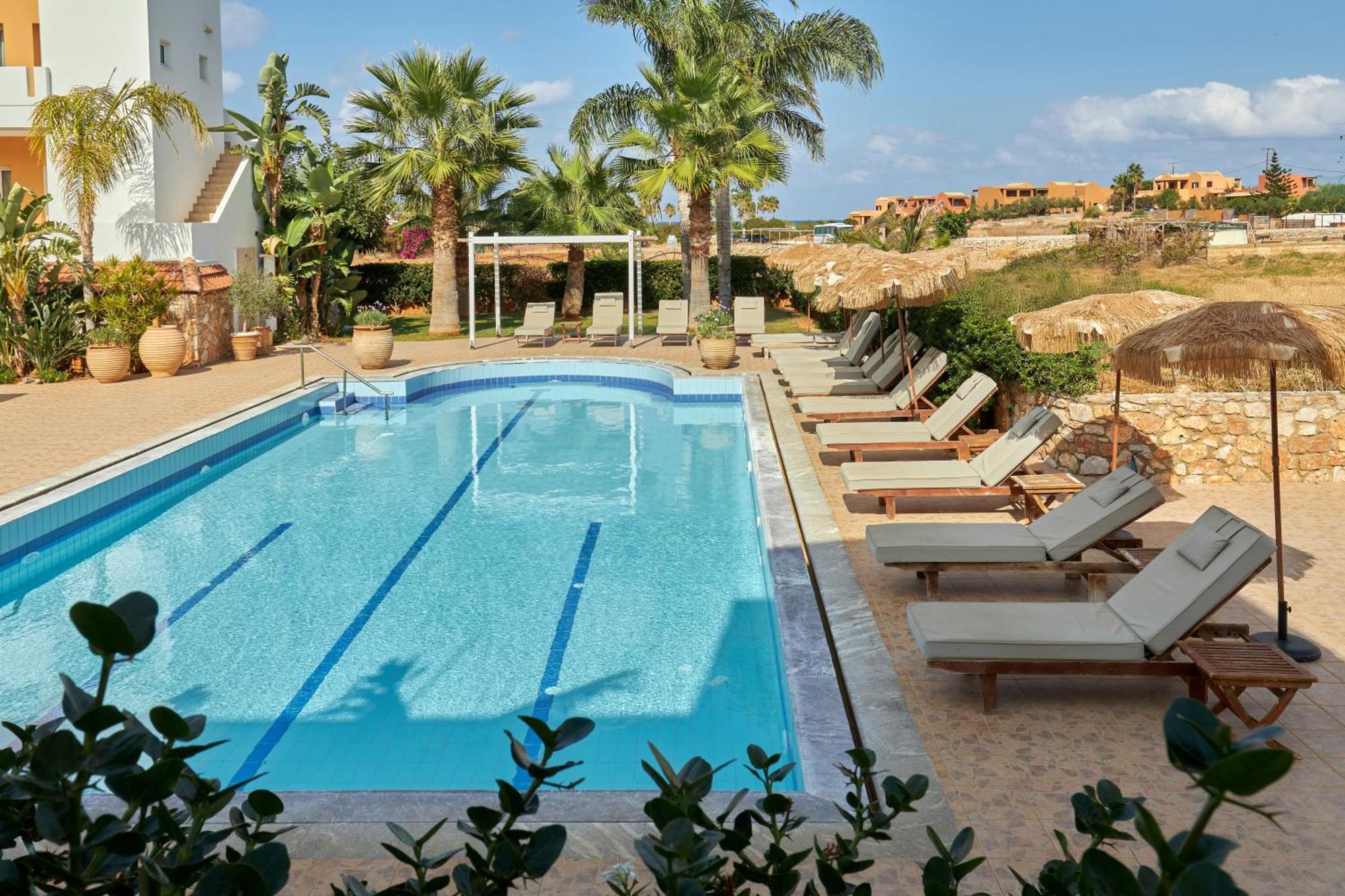 Sirens Beach & Village Малиа Екстериор снимка